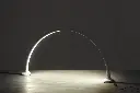 00-arco_led_half_moon_tafellamp.webp